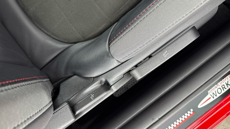 MINI Hatchback 1.5 Cooper Sport 3dr Auto [Nav Pack] Petrol Hatchback